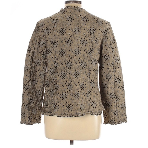 CHICOS short fitted laxer cut blazer - Picture 2 of 6